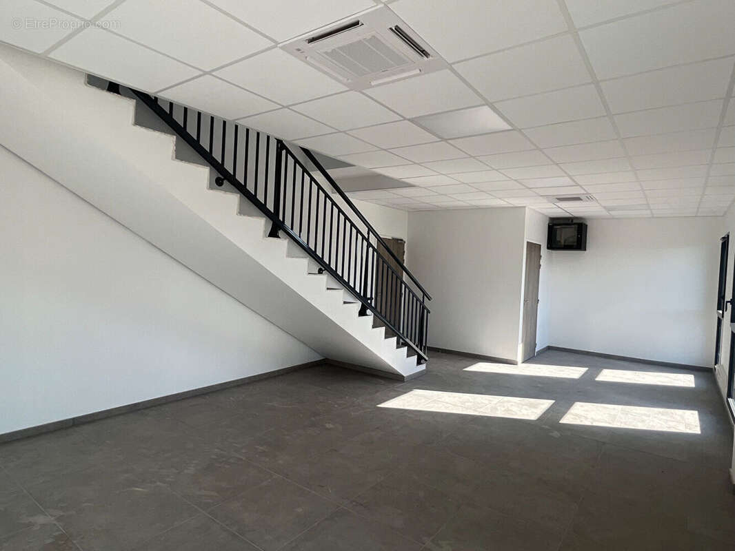 Commerce à VILLETTE-D&#039;ANTHON