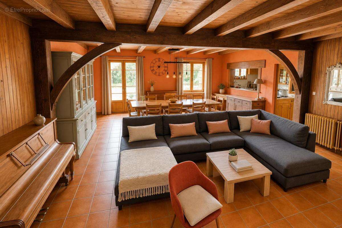 Maison à LES ADJOTS