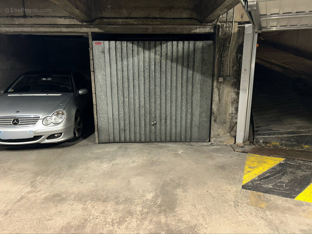 Parking à NEUILLY-SUR-SEINE