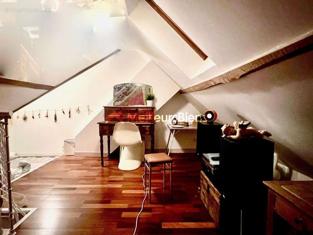Maison à MONTJAVOULT