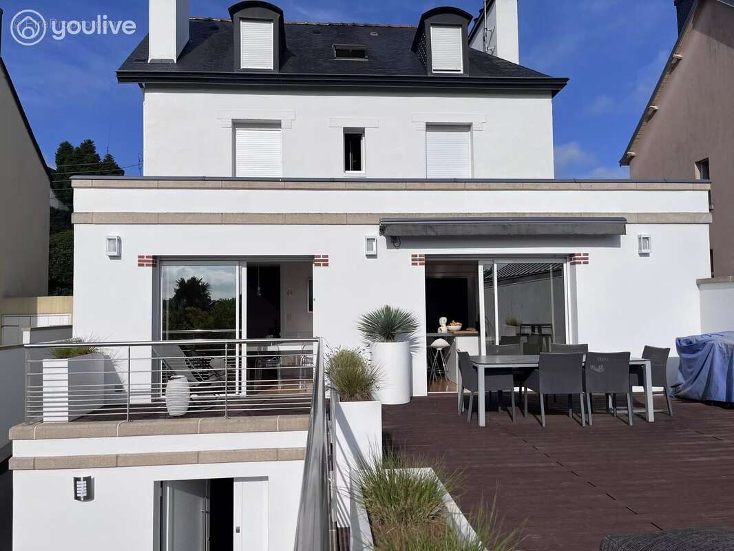 QUIMPER Sud – Élégante demeure bourgeoise rénovée avec prestations haut de gamme et jardin clos - photo 3