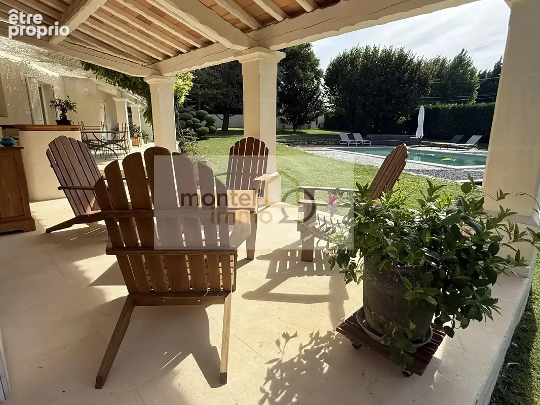 Maison familiale rénovée 200 mètres carrés, 5 chambres dont 2 suites, piscine et grand terrain de 3500 mètres carrés à 10 minute - photo 22