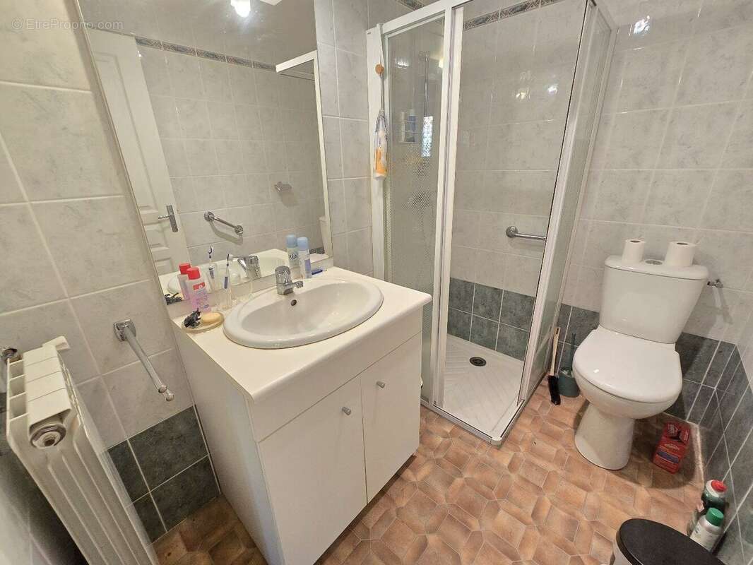 Corps de ferme avec maison, appartement et dépendances - Durenque - photo 18