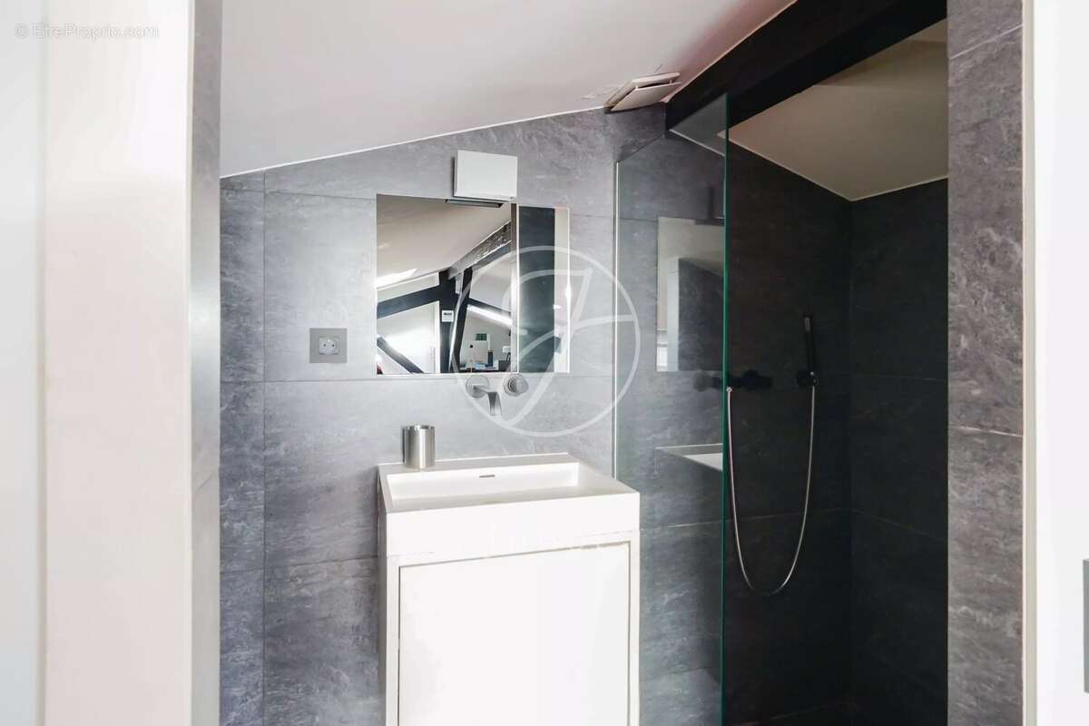 Appartement à PARIS-7E