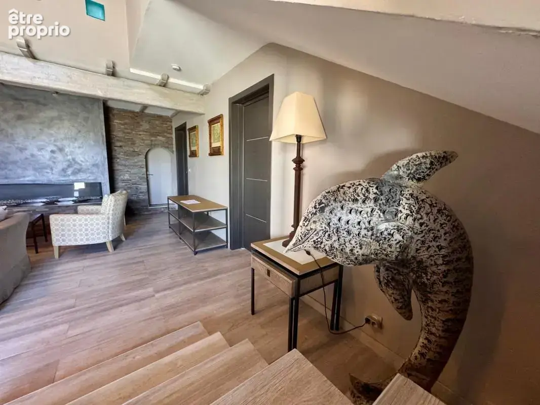 Saint-raphaël – maison de 196 m² avec piscine, vue et espaces de vie généreux - photo 3