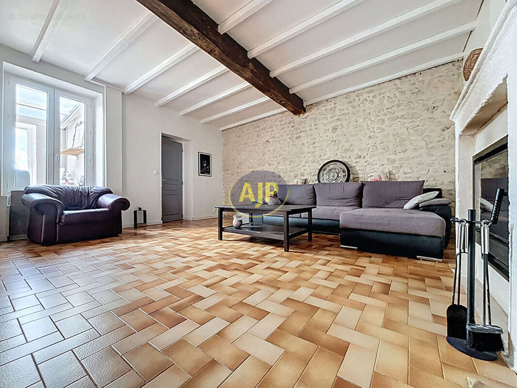 Maison à TONNAY-CHARENTE