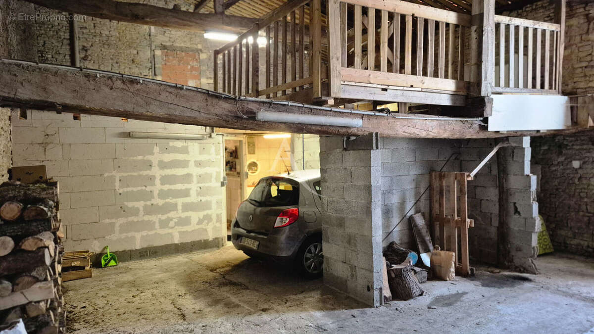 Maison Asnières La Giraud 157 m², jardin et dépendances - photo 15