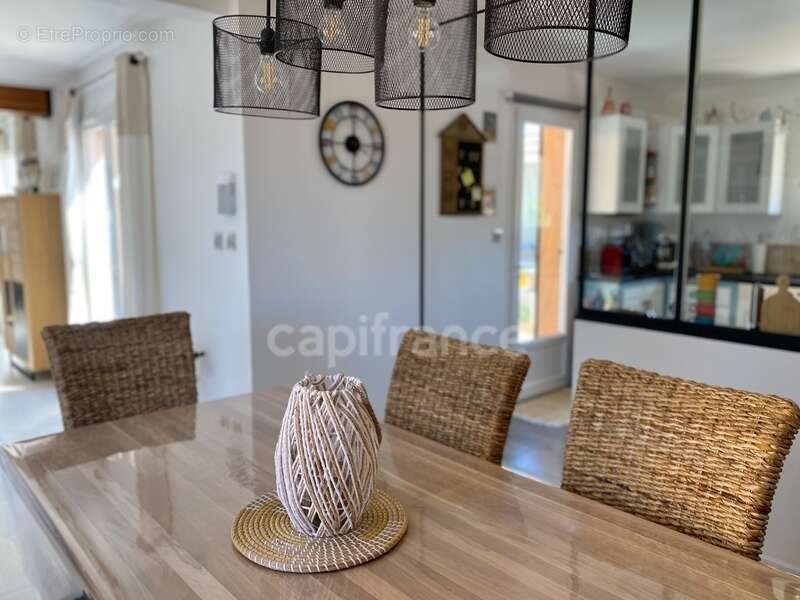 Maison à vendre 5 minutes d’Uzès : Villa lumineuse T5 116 m2 avec piscine, garage, terrain 1200m2 - photo 8