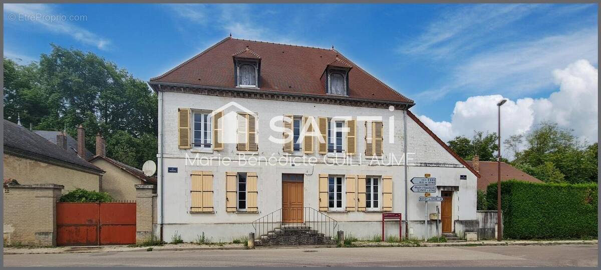 Photo 1 - Maison à ESTISSAC