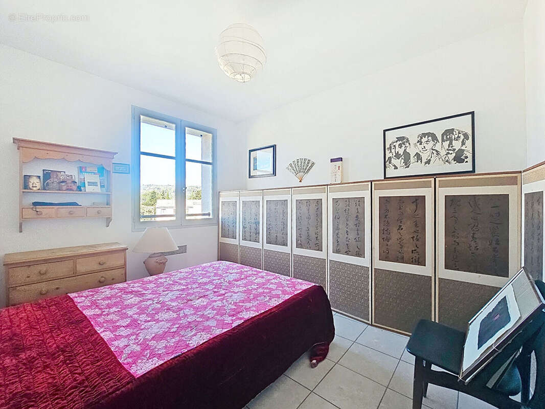 Appartement à VILLENEUVE-LES-AVIGNON