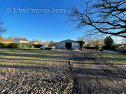 Terrain à AIXE-SUR-VIENNE