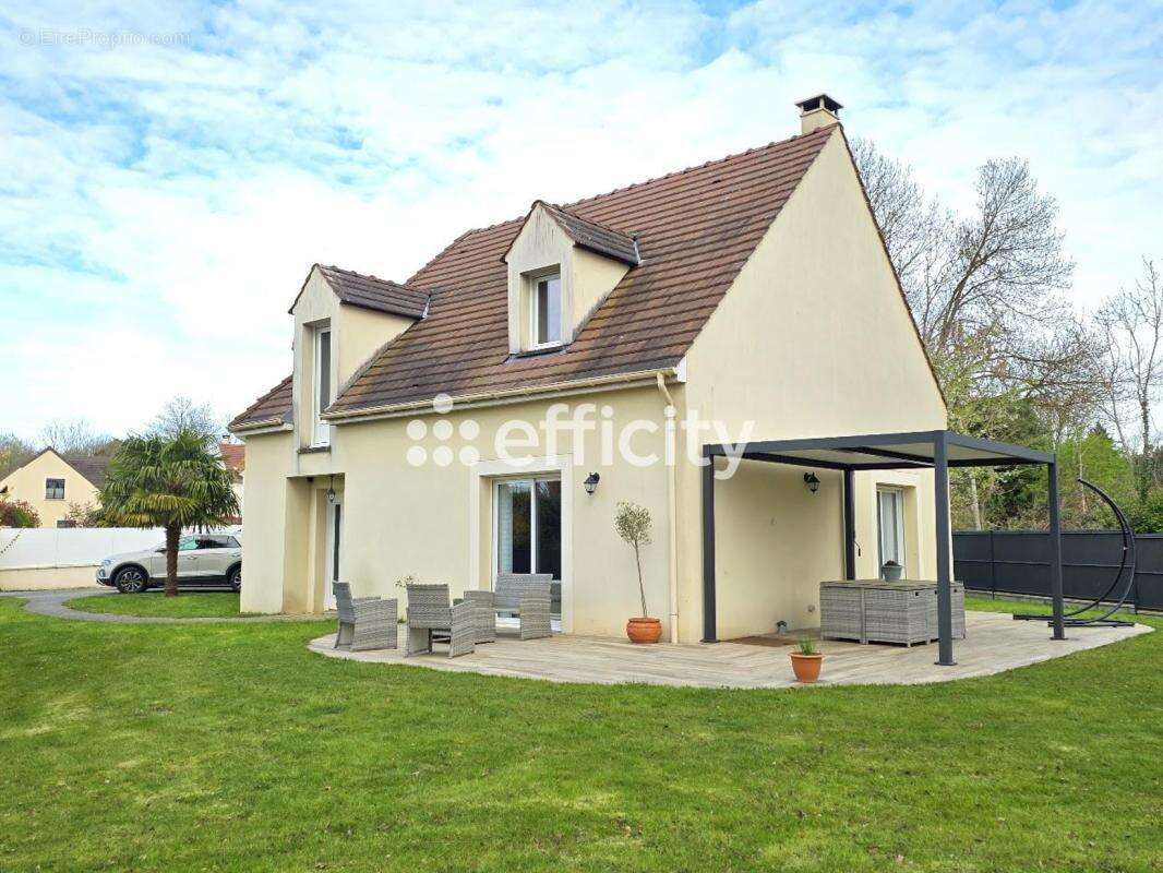Maison à LE PERRAY-EN-YVELINES