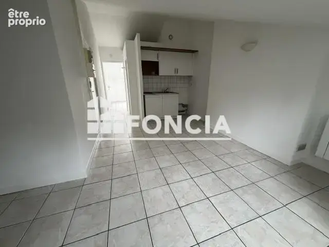 Vente - Appartement - 2 pièces + cuisine - 28 m² - 76 000 € - - photo 4