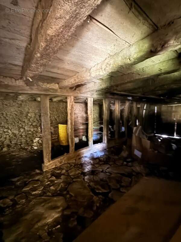 Maison à LA CELLE-DUNOISE