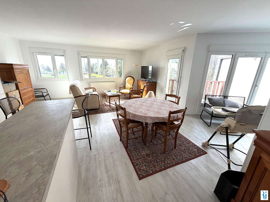 Appartement à MONT-SAINT-AIGNAN