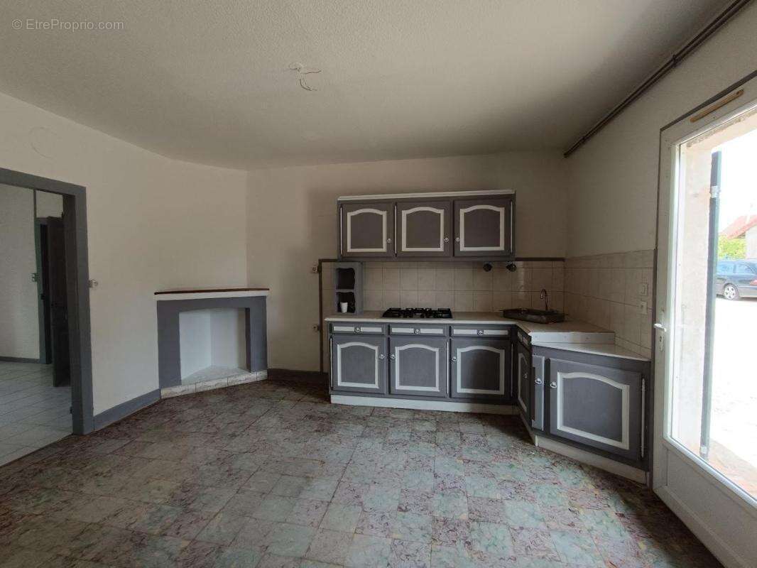 Maison à SAVIGNY-EN-REVERMONT