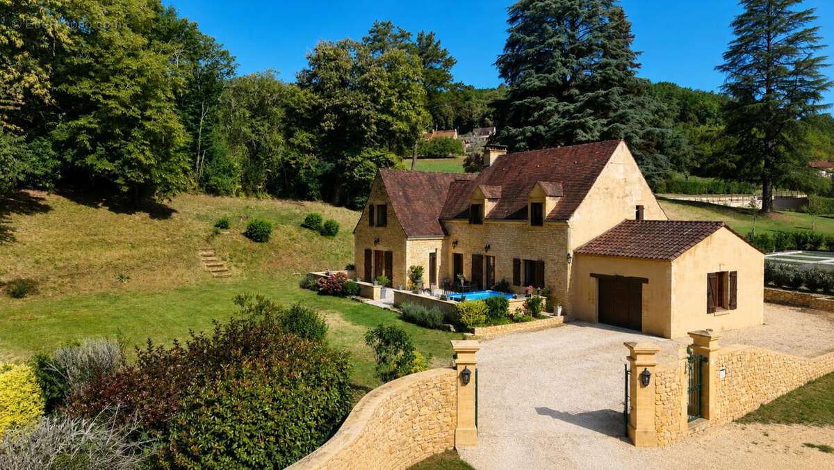 Maison à BEYNAC-ET-CAZENAC