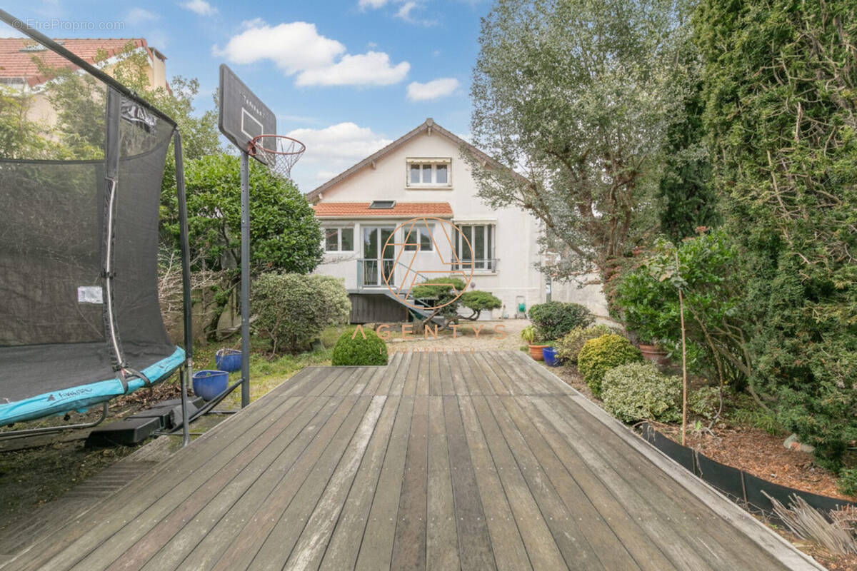 Maison à SAINT-MAUR-DES-FOSSES