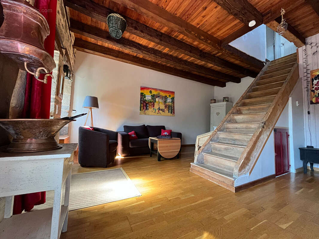 Maison à SAINT-JACQUES-DES-BLATS