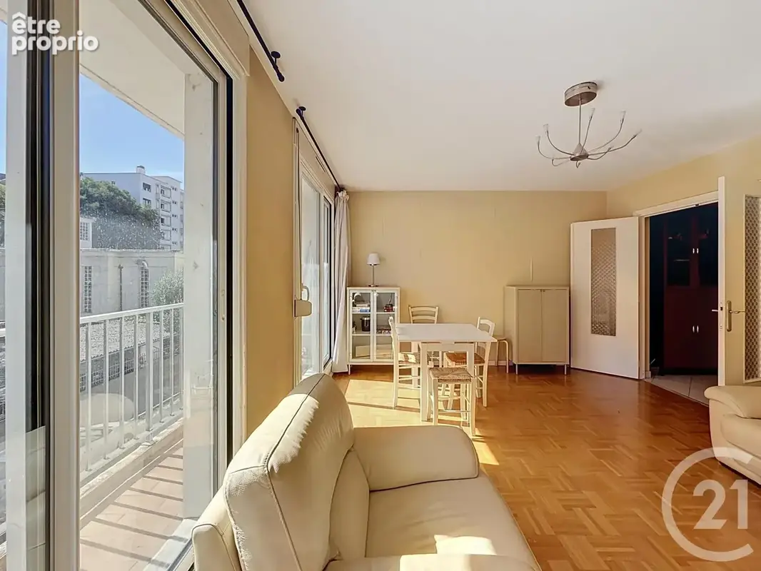 Appartement 4 pièces 78 m² à vendre à Lyon-7e (69007) - photo 2