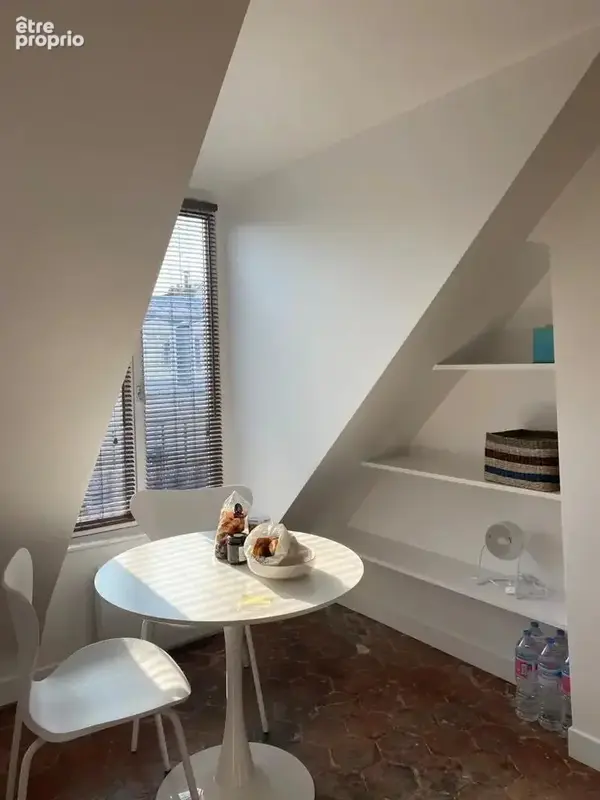 Parc Monceau - Studio meublé de 19m². Dernier étage. Parfait état - photo 3