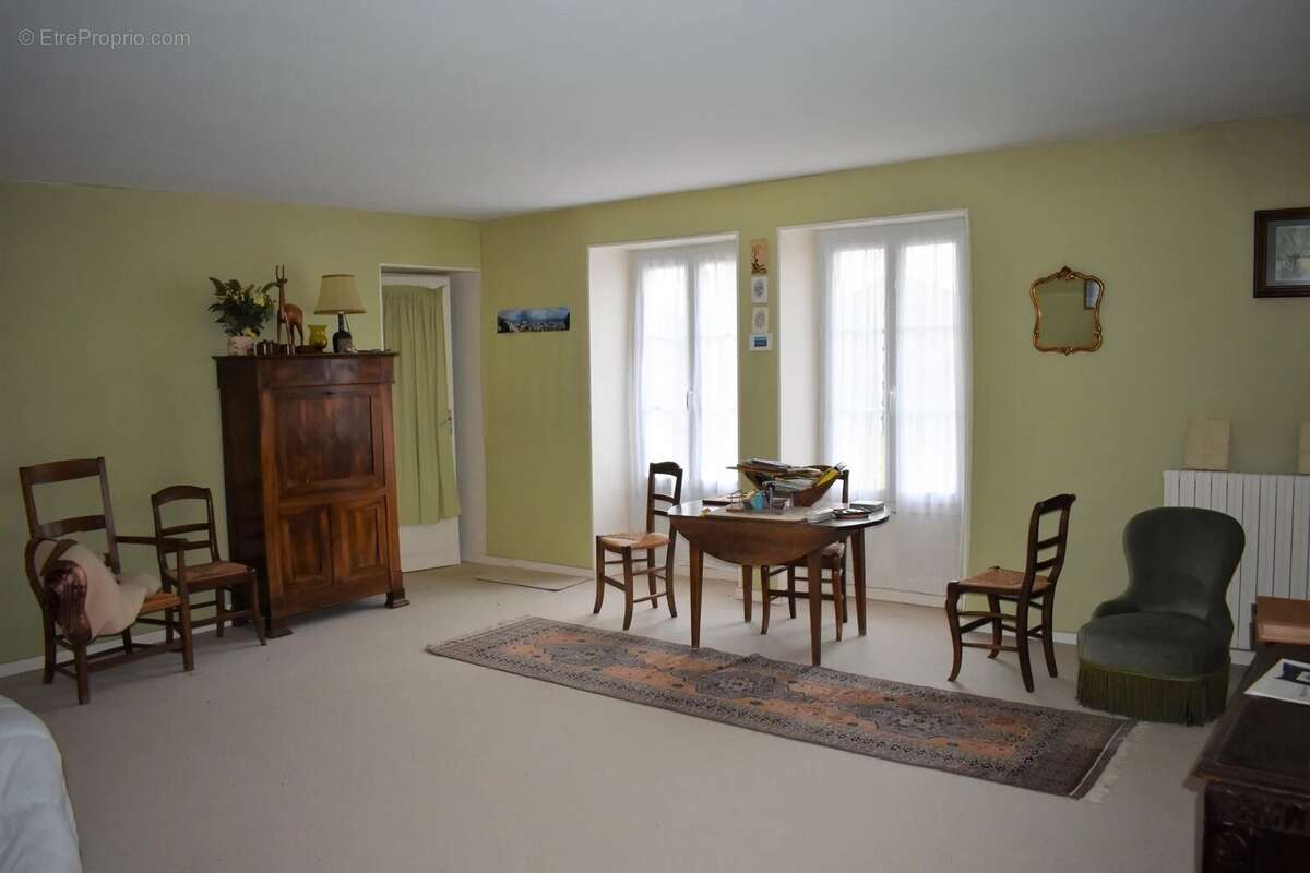 Belle et grande maison familiale à rafraîchir - photo 8
