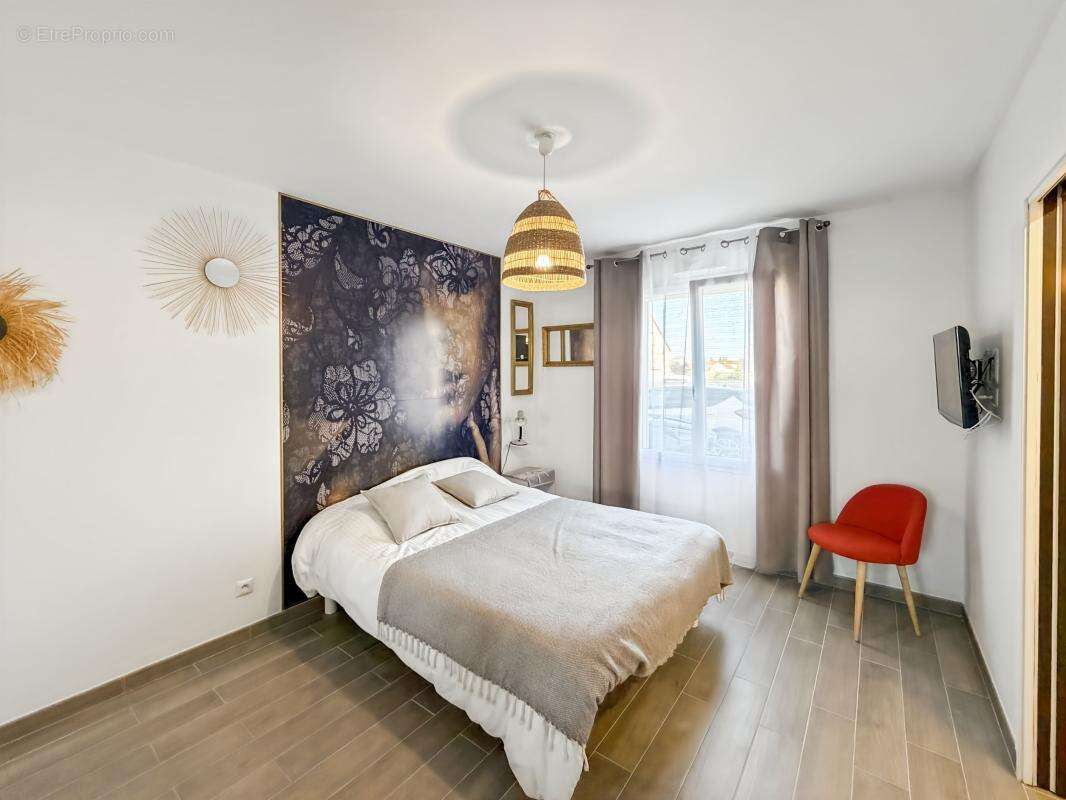 Marcilly-en-Villette – Maison de plain-pied 105 m² avec piscine couverte, jardin sans vis-à-vis et prestations soignées - photo 12