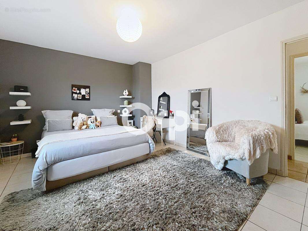 Maison à SAINT-PANTALEON-DE-LARCHE