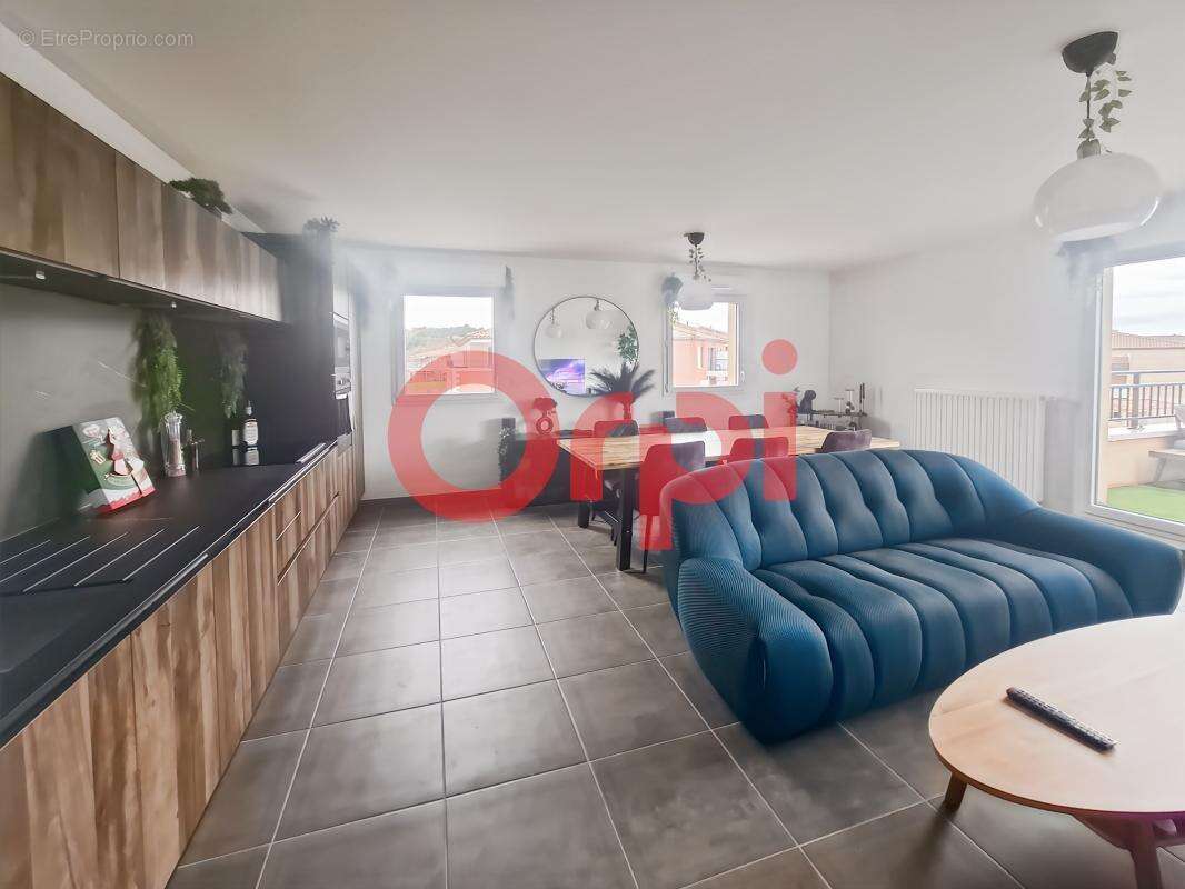 Appartement à LE PUY-SAINTE-REPARADE