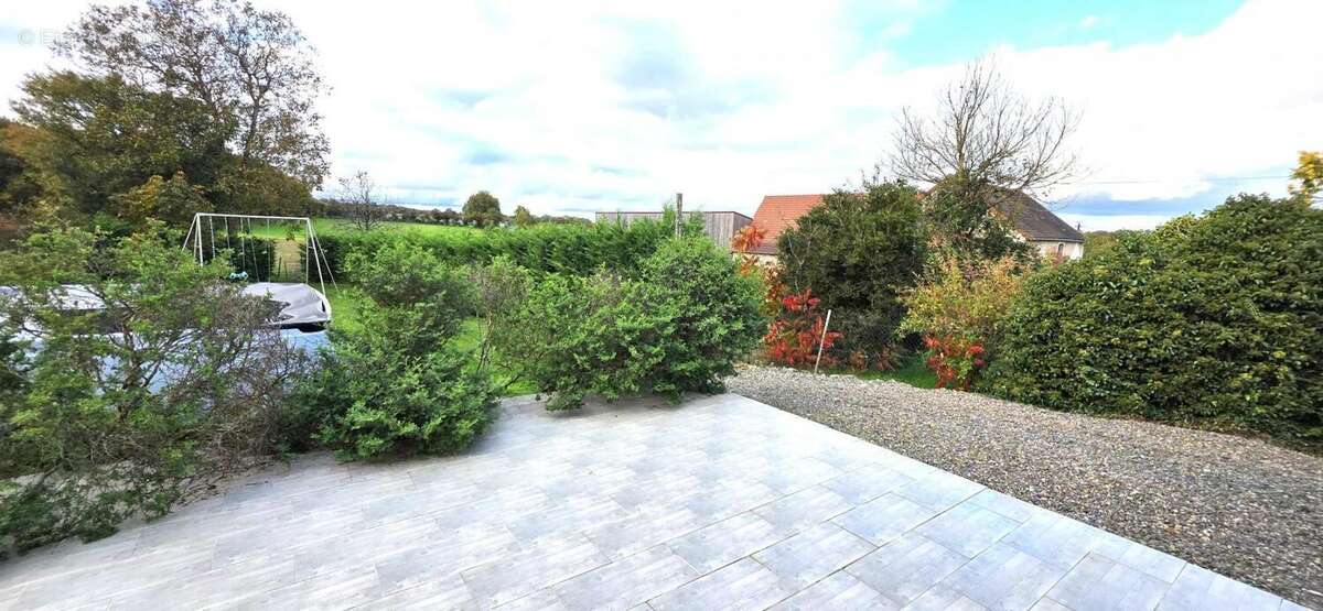 Maison à SAINT-HILAIRE-SUR-BENAIZE