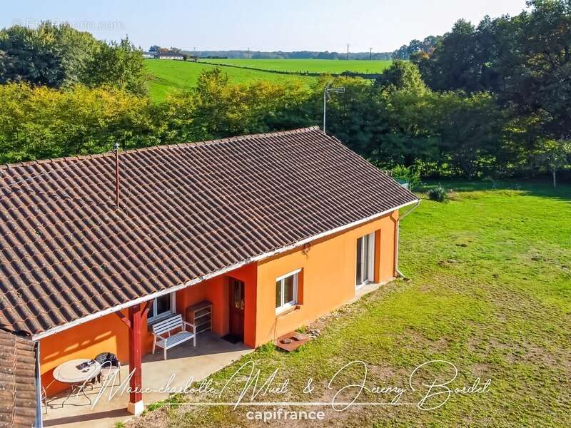 Maison à PONT-DE-VAUX