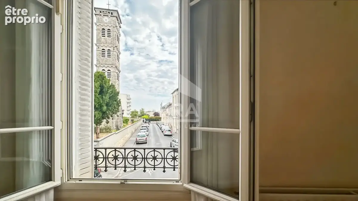 Appartement t3 de 82 m² avec box privatif - beaux volumes, cachet de l'ancien et vue privilégiée sur saint-benoît - photo 5