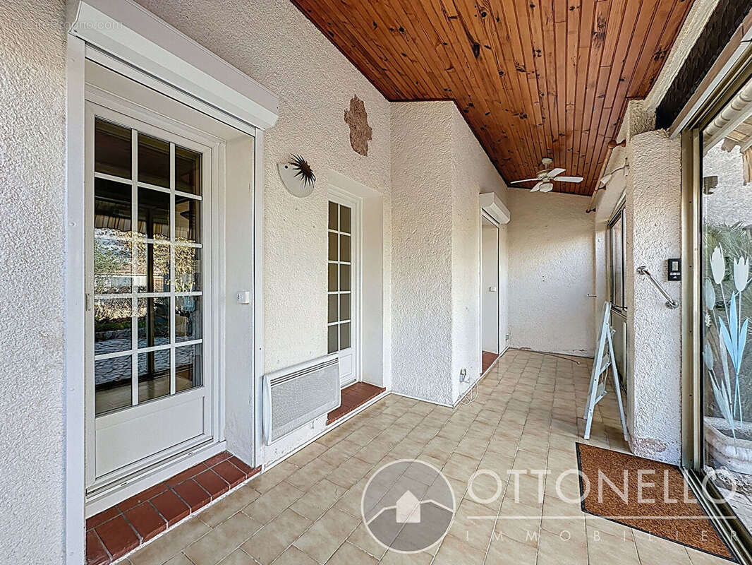 Maison à ROQUEBRUNE-SUR-ARGENS