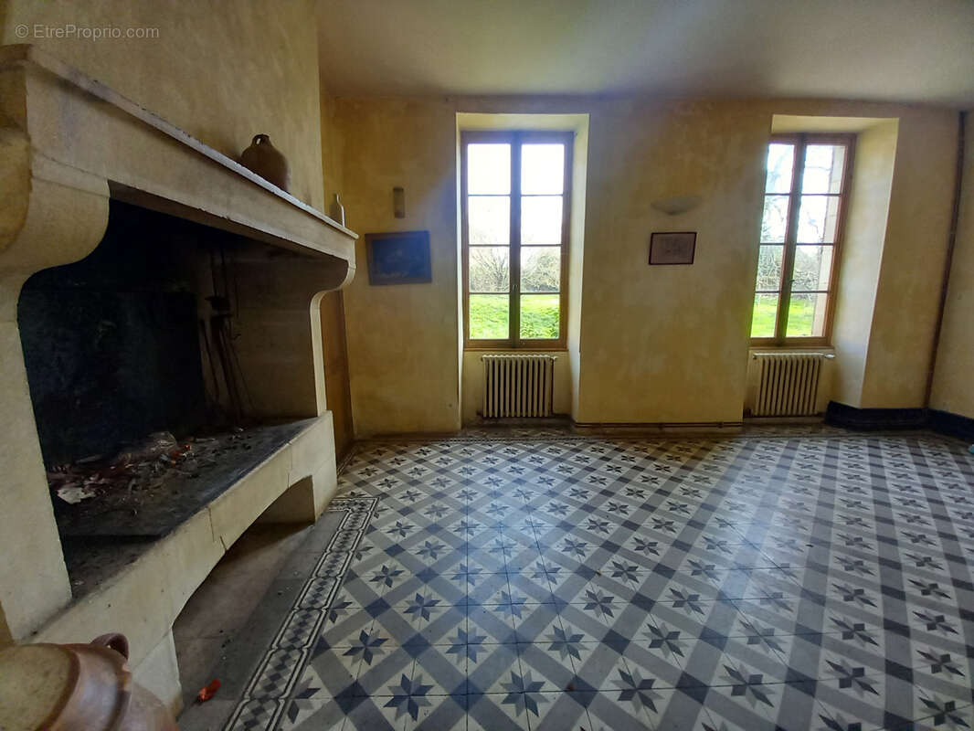 Maison à MONTIGNY-SUR-CANNE