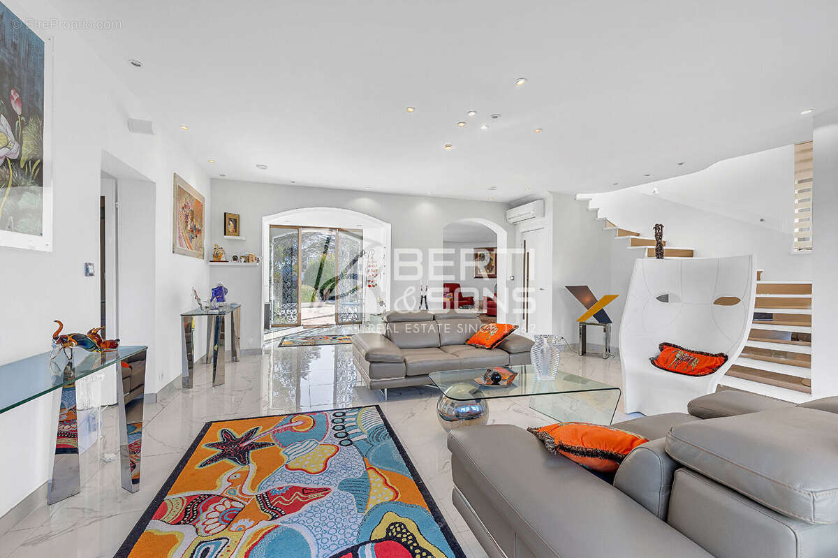 Maison à MANDELIEU-LA-NAPOULE