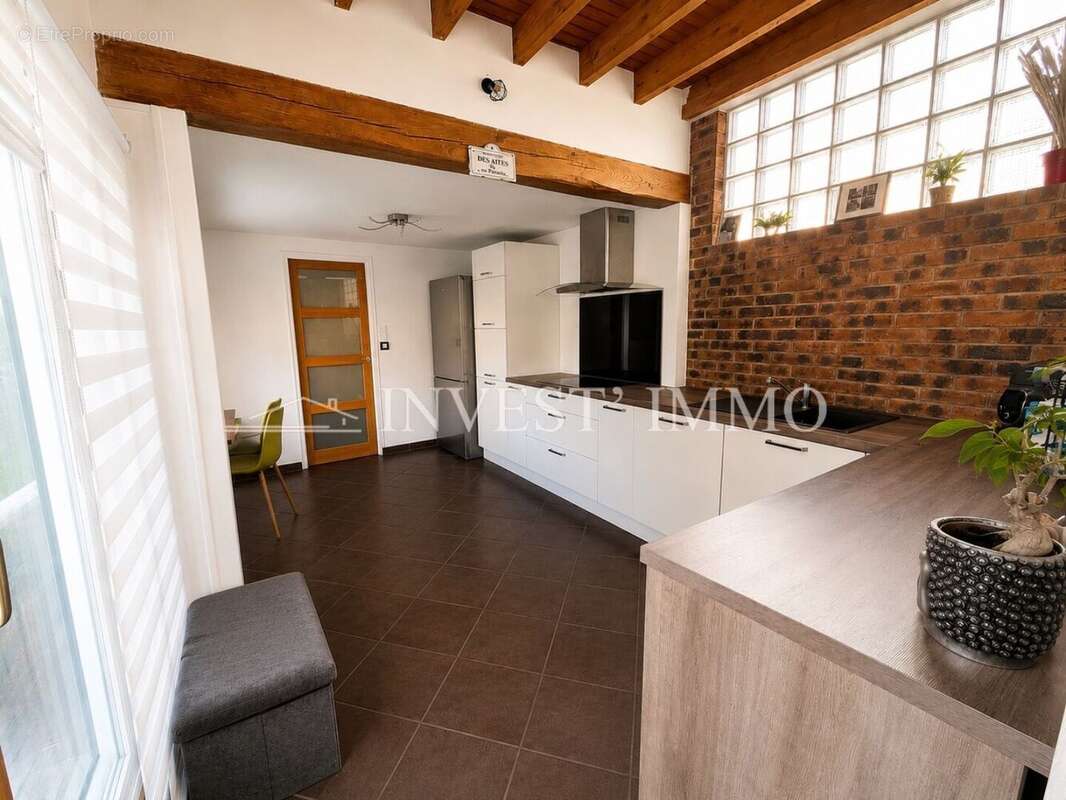 Maison en pierres rénovée – Charme, volumes et suite parentale exceptionnelle - photo 4