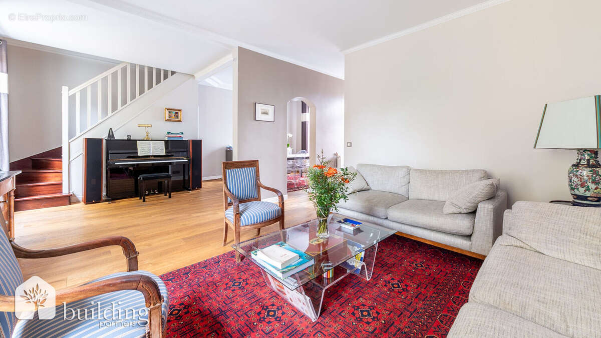 Courbevoie Marceau - Maison familiale 6 pièces de 164 m² sur une parcelle de 140 m² - photo 3