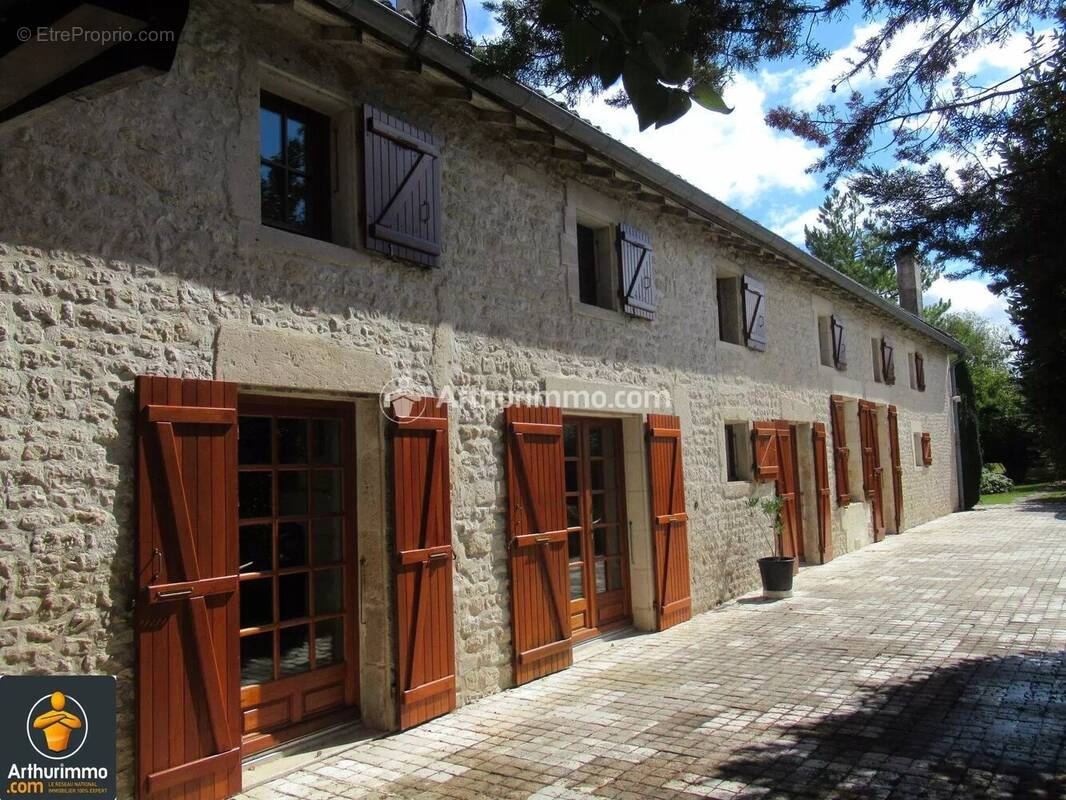 Maison à SAINT-MARTIN-DE-JUILLERS