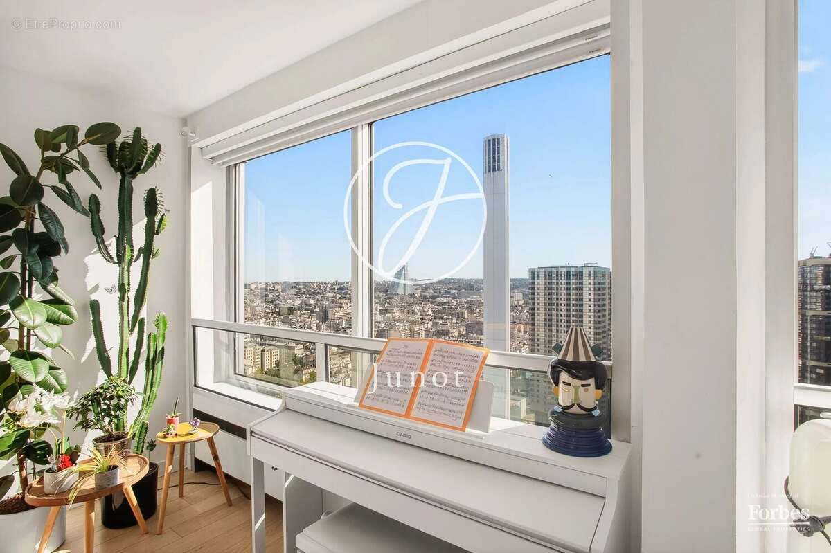 Paris 15e - TOUR DE MARS / QUAI DE GRENELLE - Appartement - 5 pièces - 114,58m² Carrez - 3 chambres - Vue exceptionnelle - Expos - photo 4