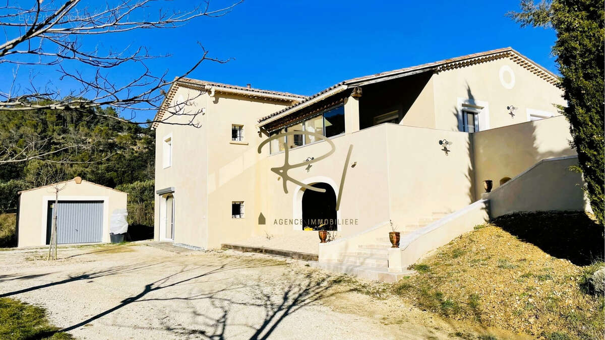 Maison à SAINT-SAUVEUR-DE-CRUZIERES