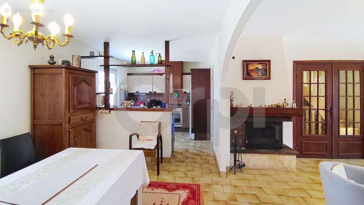 Maison à TERRASSON-LAVILLEDIEU