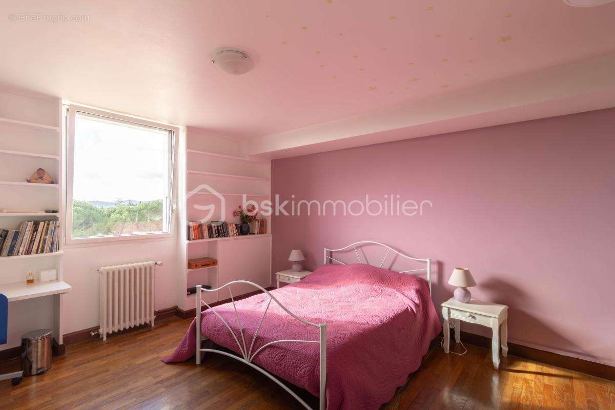Demeure de caractère avec ascenseur, dépendances et terrain piscinable - photo 20