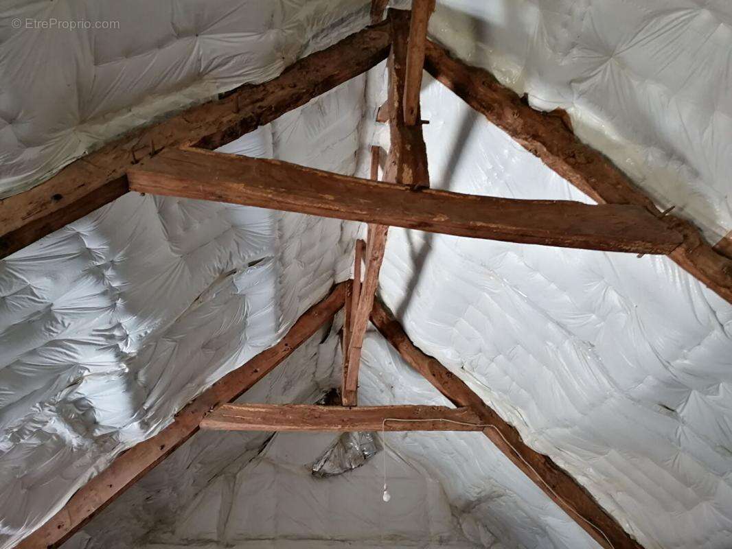 LOYAT  Maison de caractère avec dépendances et fort potentiel - photo 11