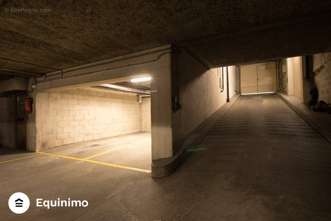 Parking à PARIS-20E