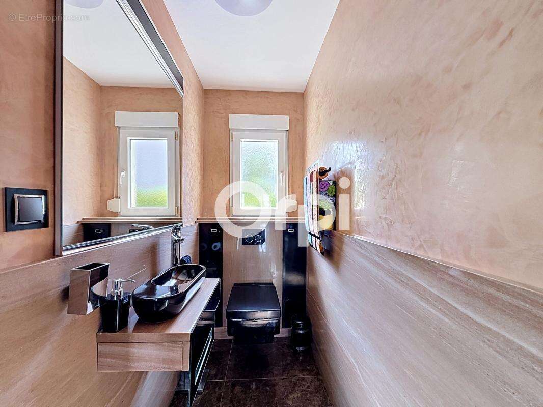 À vendre - Maison Familiale de 253m² avec appartement indépendant - 618 000€ FAI - photo 10