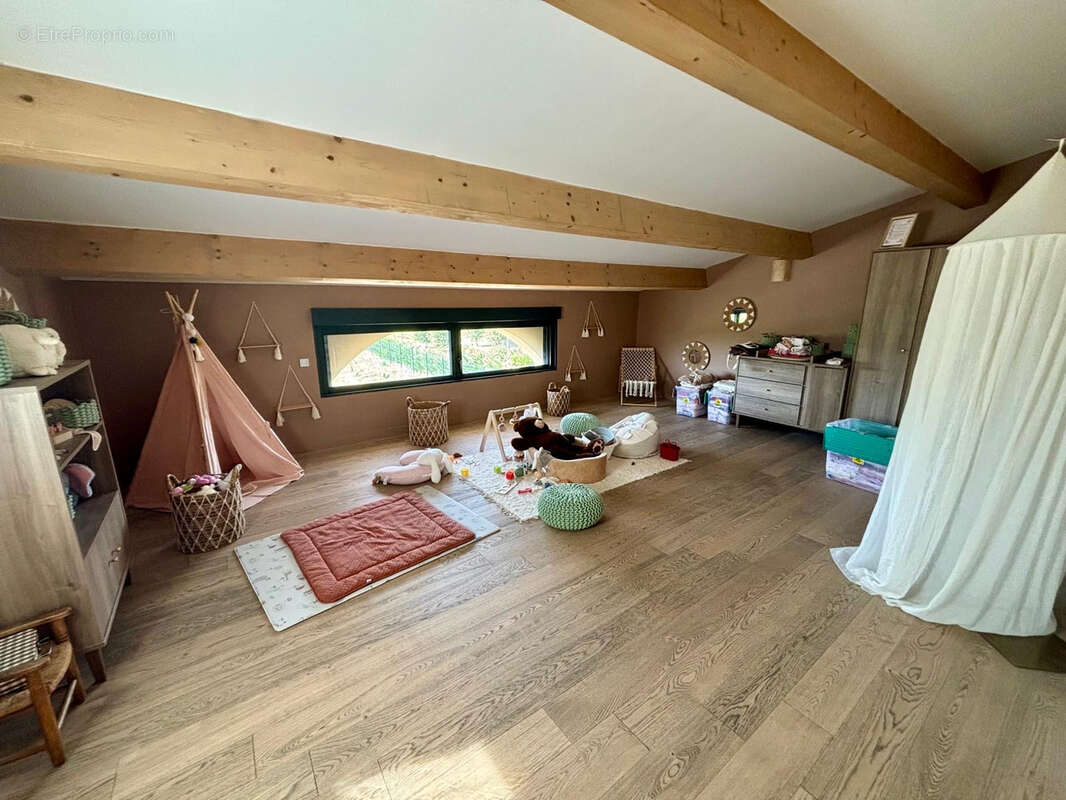 GRIGNAN - Belle Villa neuve sur 2 160 m2, avec VUE. - photo 18