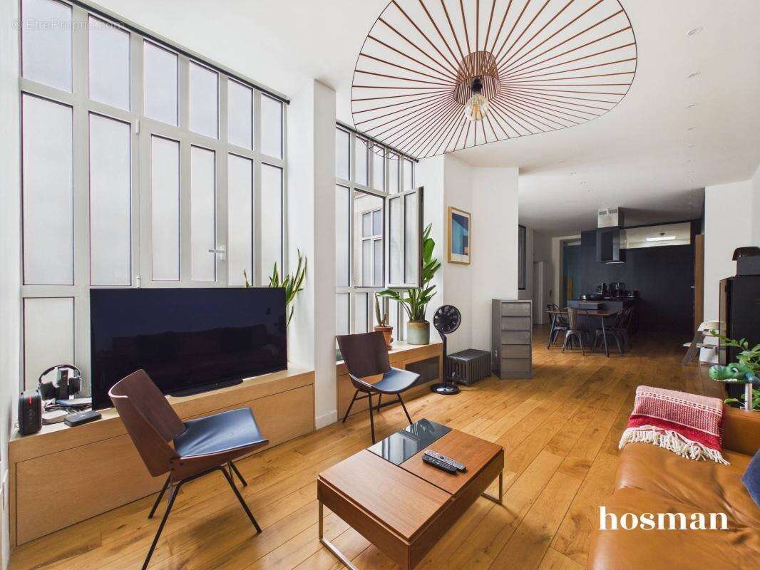 Superbe appartement esprit loft - 3 pièces 80m² - Calme absolu sur cour pavée - Belle hauteur sous plafond - Paris 75010 - photo 4
