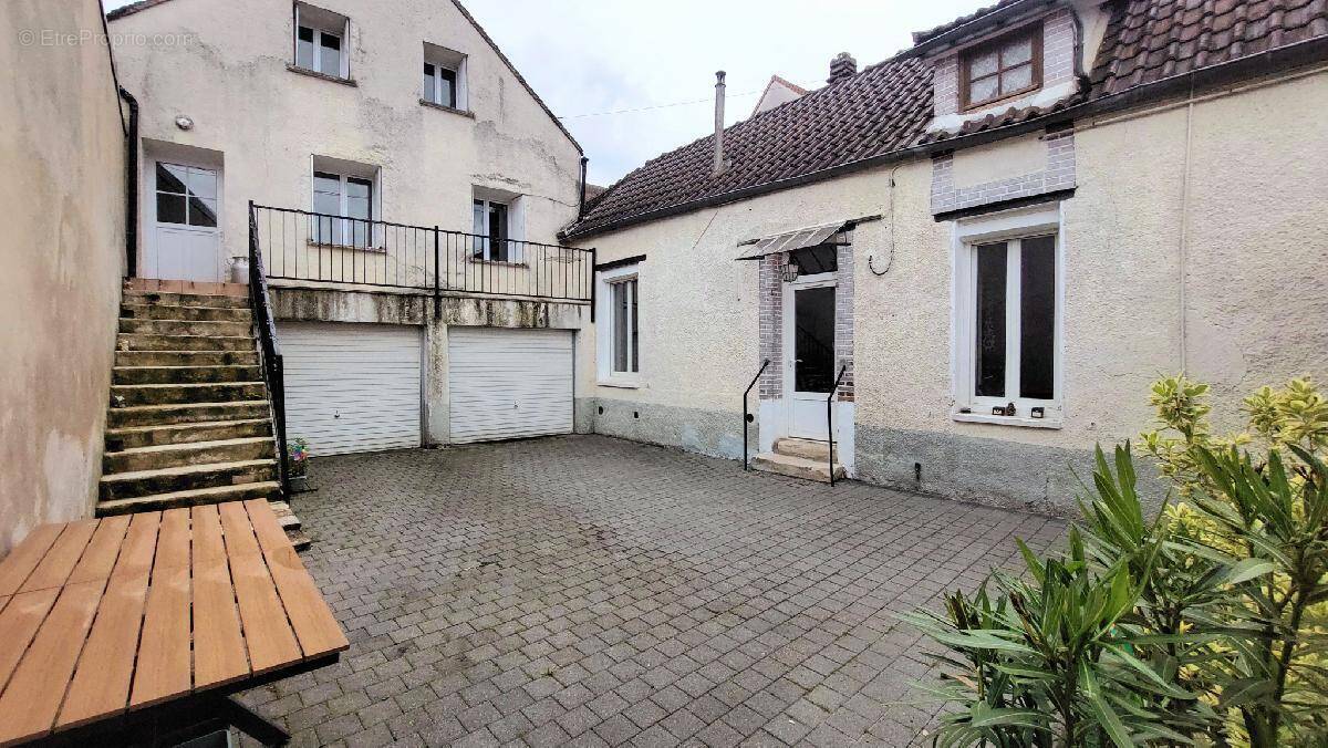 Maison à PONT-SUR-YONNE