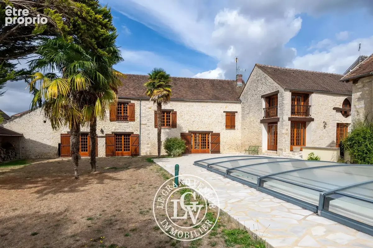 Proche fontainebleau - propriété de caractère avec piscine et maison de gardien sur un beau terrain de 5 500 m² - photo 3