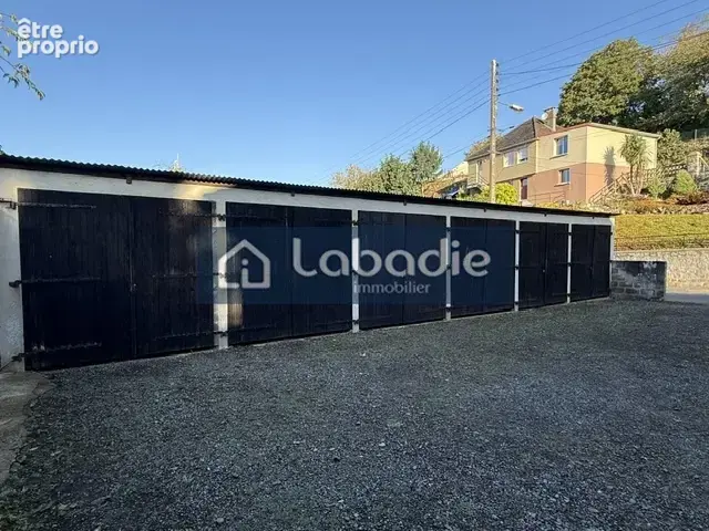 EXCLUSIVITE ! Lot de 11 garages proche centre ville de Vire · 76 000 €